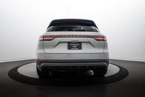 Chalk 2023 Porsche Cayenne Platinum Edition