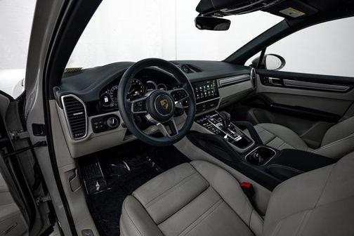 Chalk 2023 Porsche Cayenne Platinum Edition