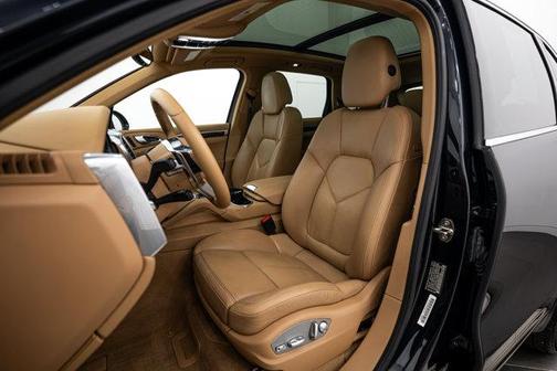 Moonlight Blue Metallic 2016 Porsche Cayenne