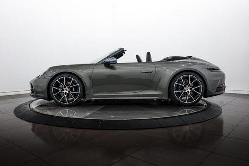 Aventurine Green Metallic 2026 Porsche 911 Carrera T