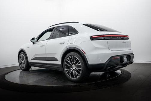 2026 Porsche Macan 4