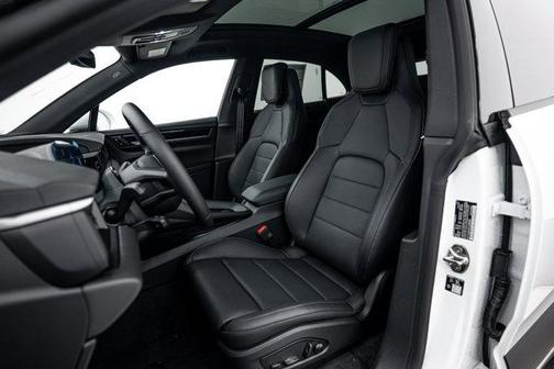 2026 Porsche Macan 4