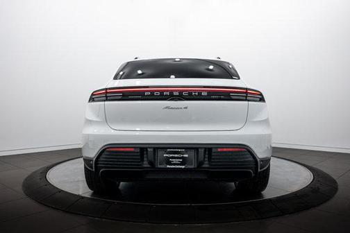 2026 Porsche Macan 4