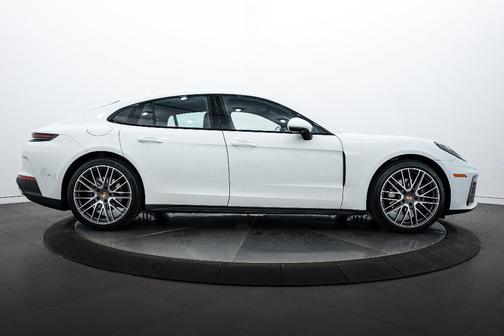 2024 Porsche Panamera 4