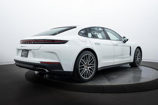 2024 Porsche Panamera 4