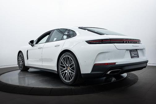 2024 Porsche Panamera 4