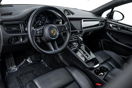2022 Porsche Macan 