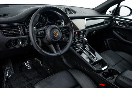 2025 Porsche Macan T