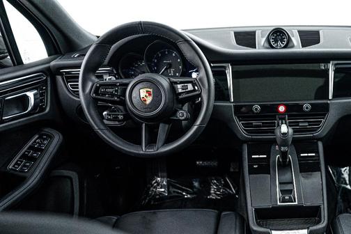 2025 Porsche Macan T