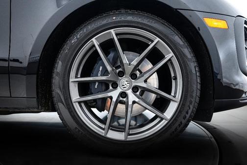 2025 Porsche Macan T