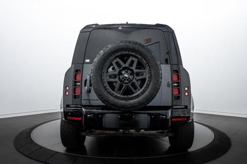 2024 Land Rover Defender P400 X-Dynamic SE