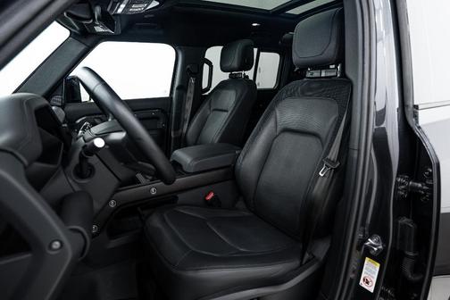 2024 Land Rover Defender P400 X-Dynamic SE