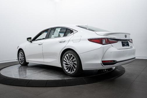 2024 Lexus ES 300h Ultra Luxury