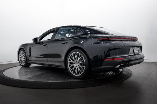 2026 Porsche Panamera 4