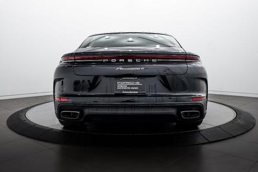 2026 Porsche Panamera 4