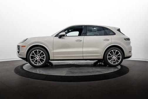 Cashmere Beige Metallic 2026 Porsche Cayenne