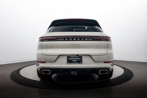 Cashmere Beige Metallic 2026 Porsche Cayenne