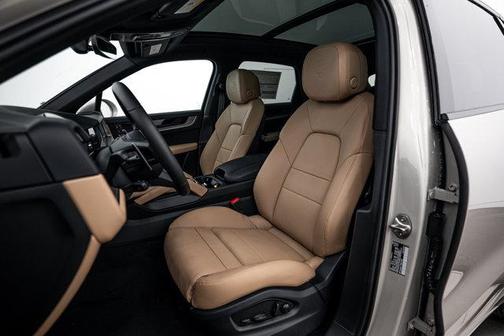 Cashmere Beige Metallic 2026 Porsche Cayenne