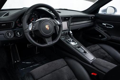 2015 Porsche 911 Carrera 4 GTS