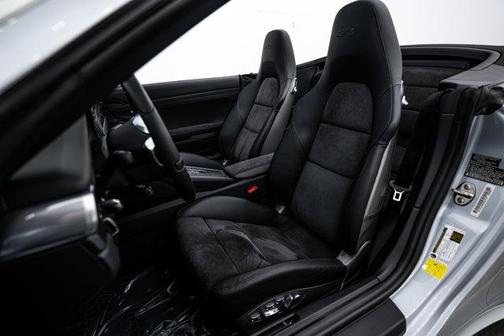 2015 Porsche 911 Carrera 4 GTS