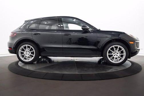 Photo 4 of 22 of 2018 Porsche Macan Base