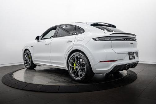 Carrara White Metallic 2025 Porsche Cayenne Turbo