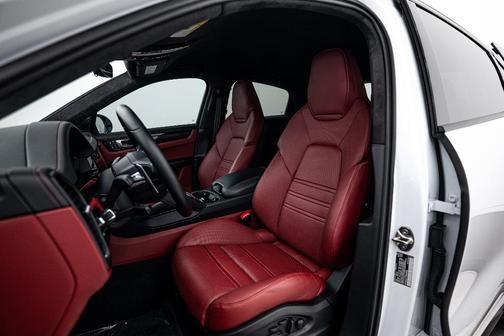 2023 Porsche Cayenne Turbo GT