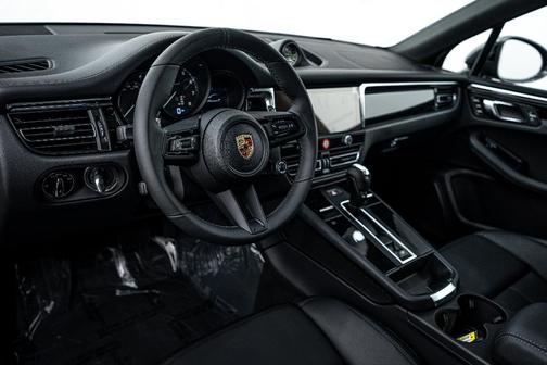 2025 Porsche Macan T