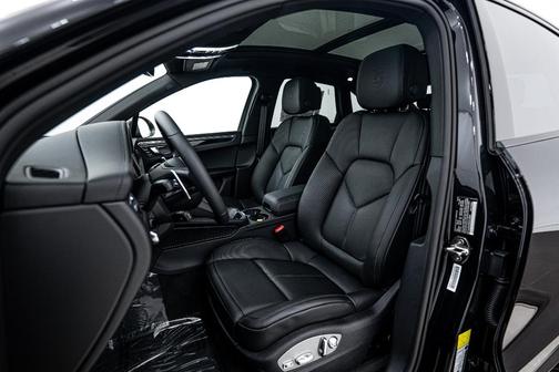 2025 Porsche Macan T