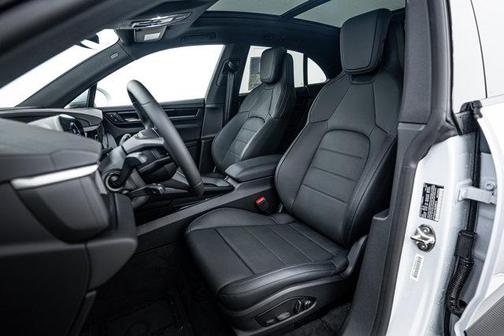 2025 Porsche Macan 4