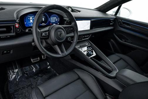 2025 Porsche Macan Turbo