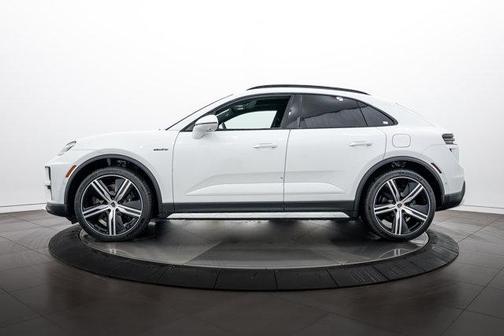 2025 Porsche Macan Turbo