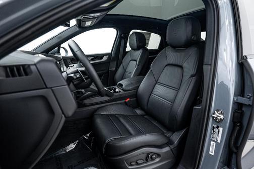 2025 Porsche Cayenne AWD