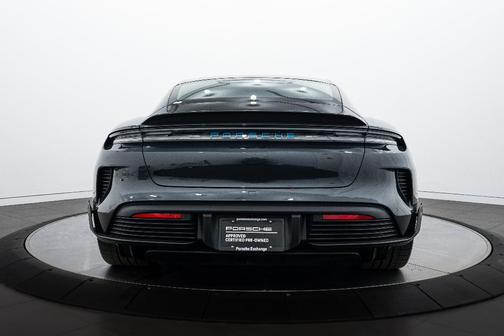 2025 Porsche Taycan Turbo