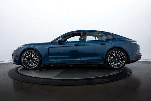 2024 Porsche Panamera 4