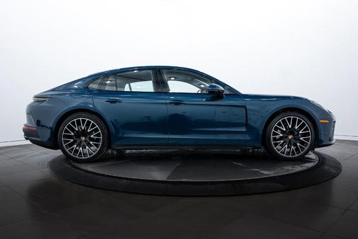 2024 Porsche Panamera 4