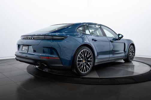 2024 Porsche Panamera 4