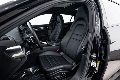 Jet Black Metallic 2023 Porsche Panamera 4 Platinum Edition