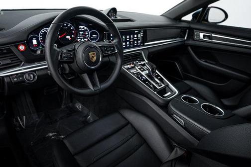 Jet Black Metallic 2023 Porsche Panamera 4 Platinum Edition