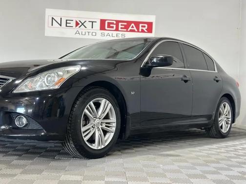 2015 INFINITI Q40 Base