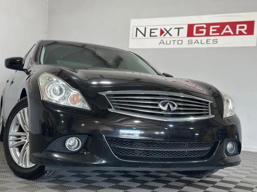 2015 INFINITI Q40 Base
