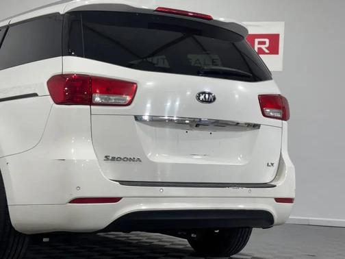 Clear White 2016 Kia Sedona LX