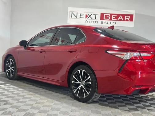 2020 Toyota Camry SE