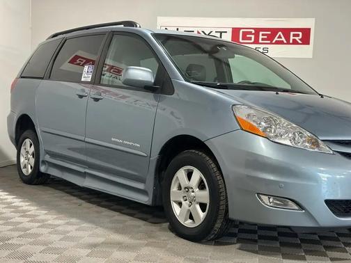 2010 Toyota Sienna XLE