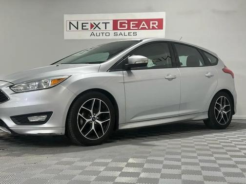 Ingot Silver 2015 Ford Focus SE