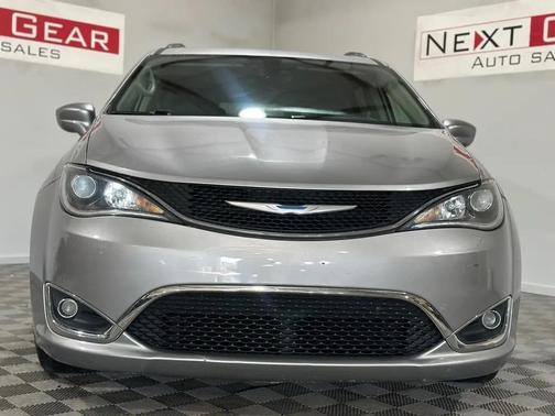 Billet Silver Metallic Clearcoat 2018 Chrysler Pacifica Touring-L