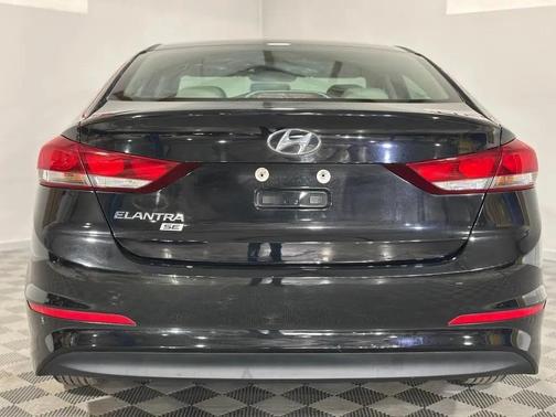 Phantom Black 2018 Hyundai ELANTRA SE