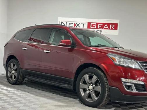 Siren Red Tintcoat 2017 Chevrolet Traverse 2LT