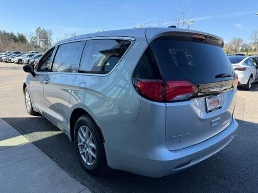 Silver Mist Clearcoat 2023 Chrysler Voyager LX