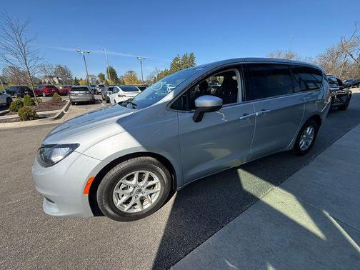 Silver Mist Clearcoat 2023 Chrysler Voyager LX